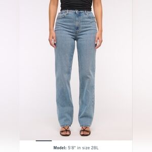 Abercrombie & Fitch Curve Love Ultra High Rise 90s Straight Jean Medium Wash